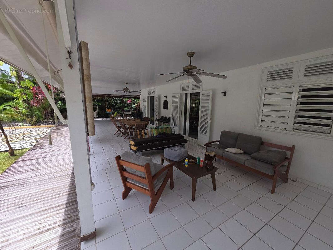 Maison à REMIRE-MONTJOLY