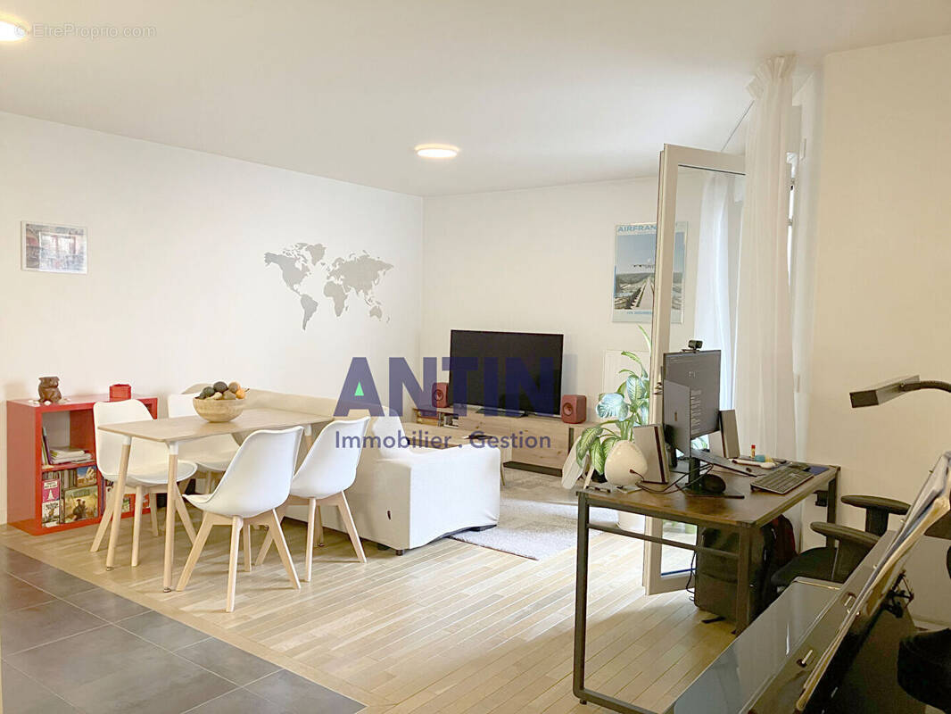 Appartement à COURBEVOIE