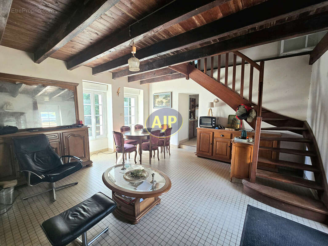 Ensemble GUEMENE-PENFAO Maison, dépendances sur  1 Hectare 4 de terrain - photo 4