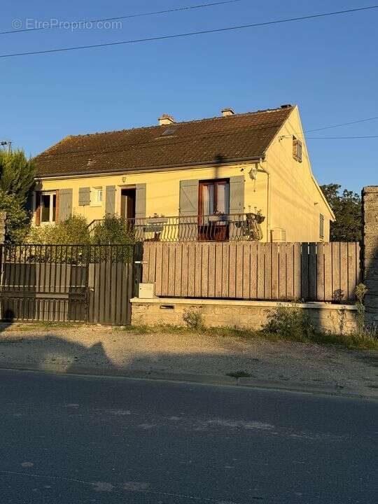 maison familiale, sous sol total, grand terrain, 4 chambres, - Maison à ENGENVILLE