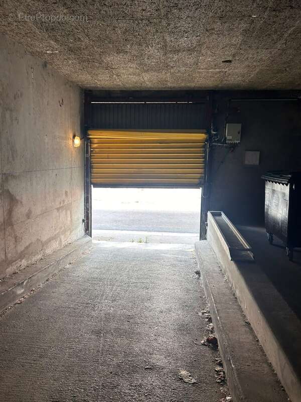 Parking 13 m² à Elbeuf  - photo 2