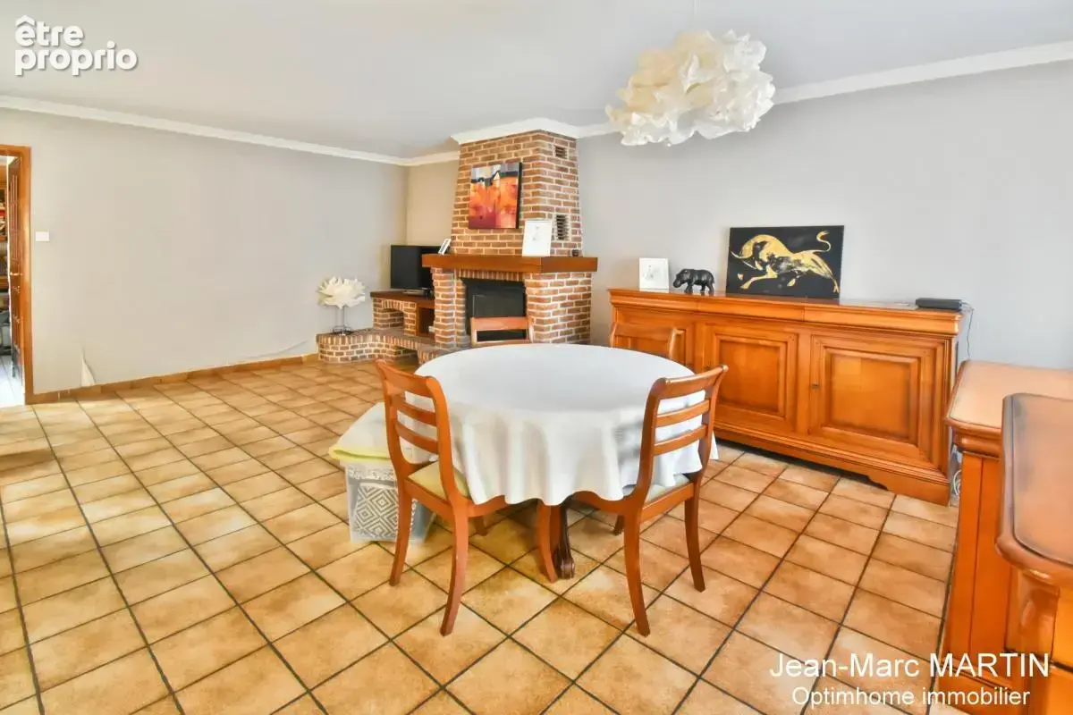 Maison familiale de 115 m² à Carnin : luminosité, 3 chambres et potentiel de valorisation - photo 2