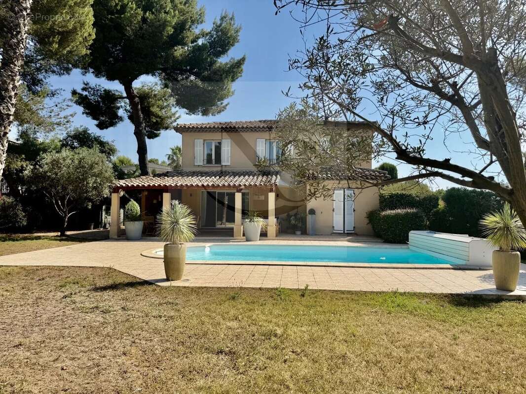 Maison à VELAUX