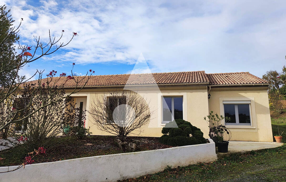 Maison à MONTREVAULT