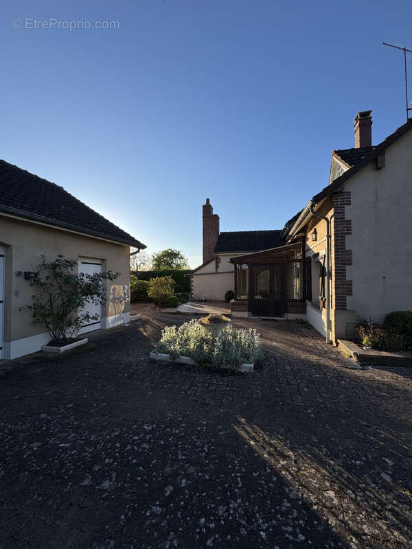 Maison à SAINTE-GENEVIEVE-DES-BOIS