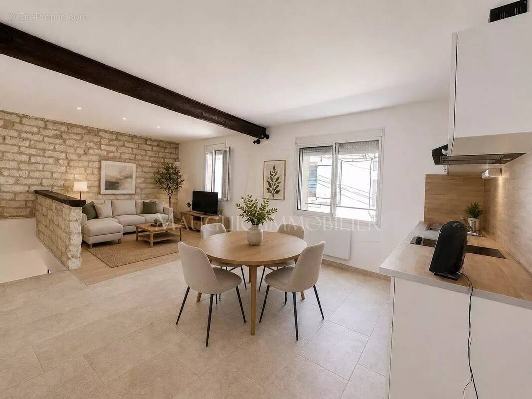 Maison à MAUGUIO