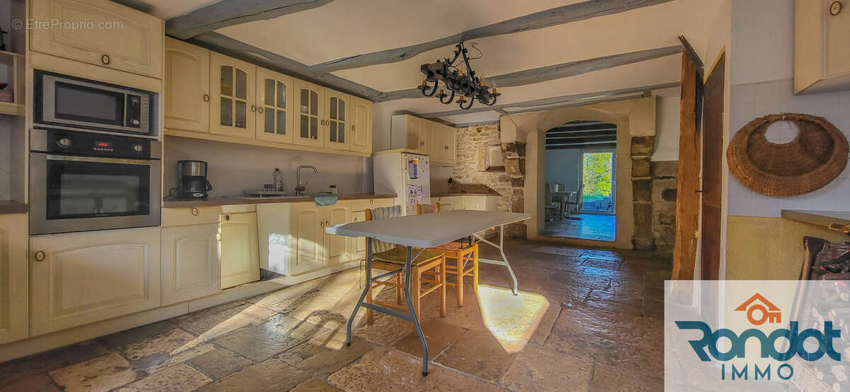 Maison à MONTSAUGEON