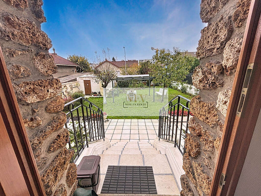 Maison à LE PERREUX-SUR-MARNE