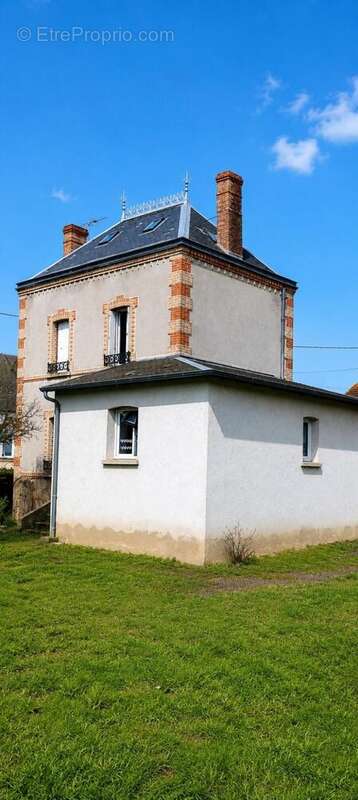 Maison 70 m² à Moutier-Rozeille  - photo 3