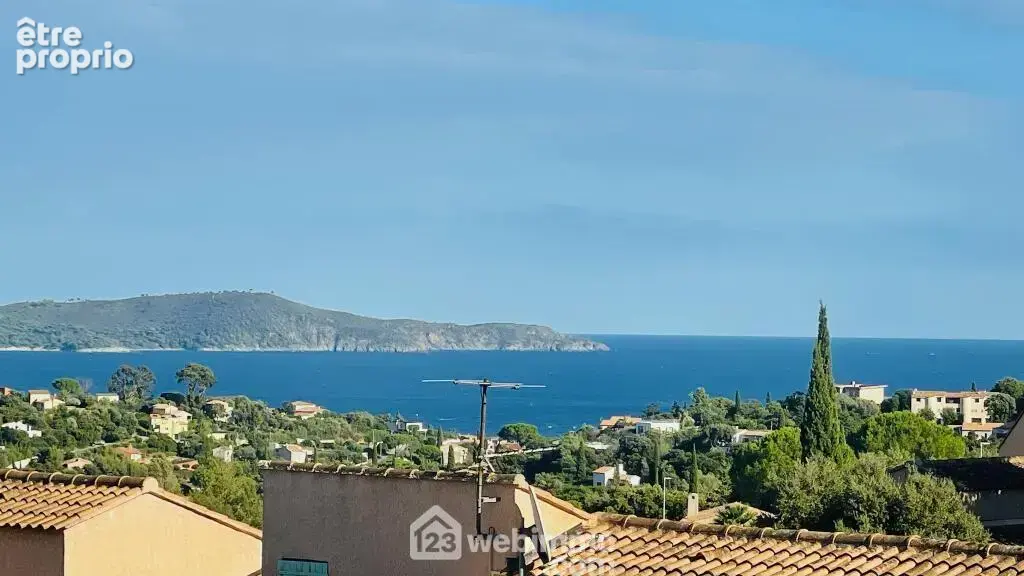 Belle vue dégagée sur la mer.