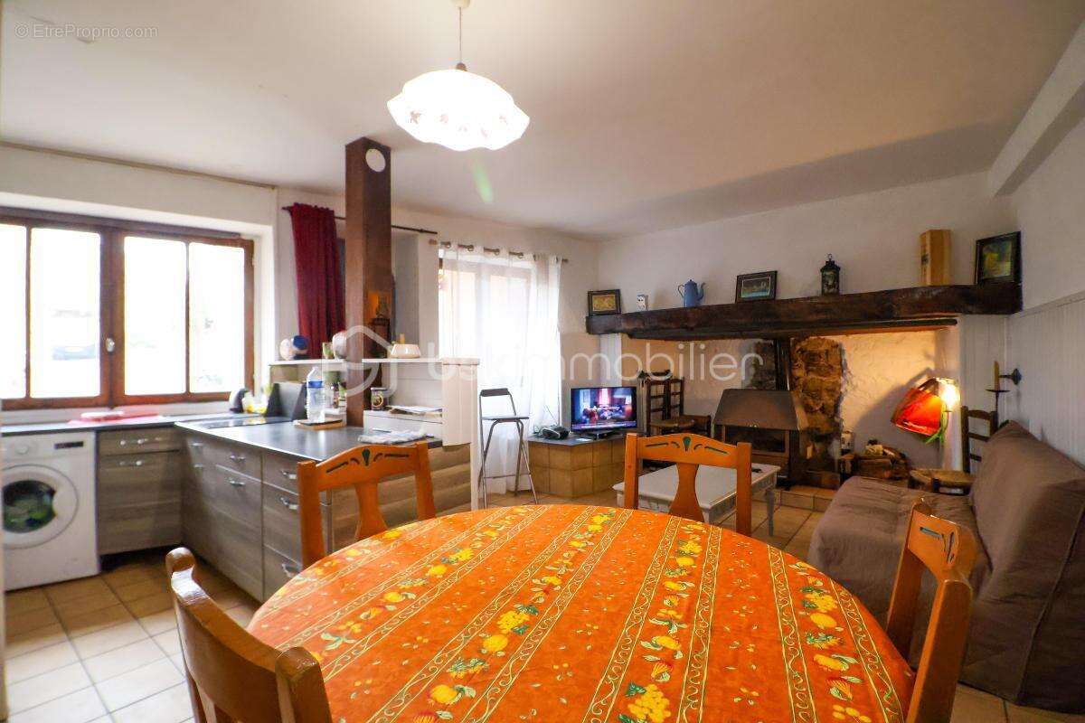 Appartement à CORNUS