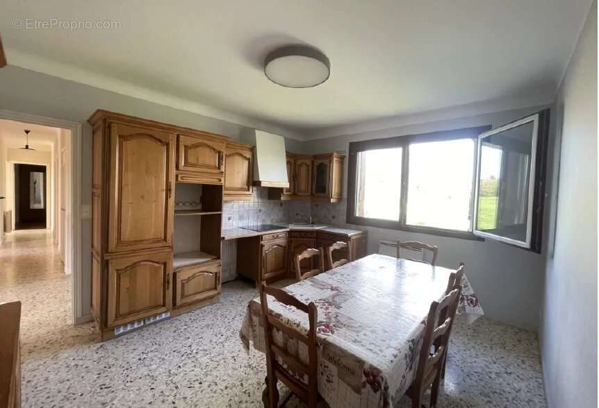 Maison à LIGNY-LE-CHATEL