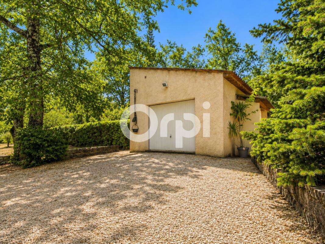 Propriete grand terrain plat + maison plain-pied - plusieurs dependances / annexes - a rafraichir - calme absolu / aucun vis-a-v - photo 20