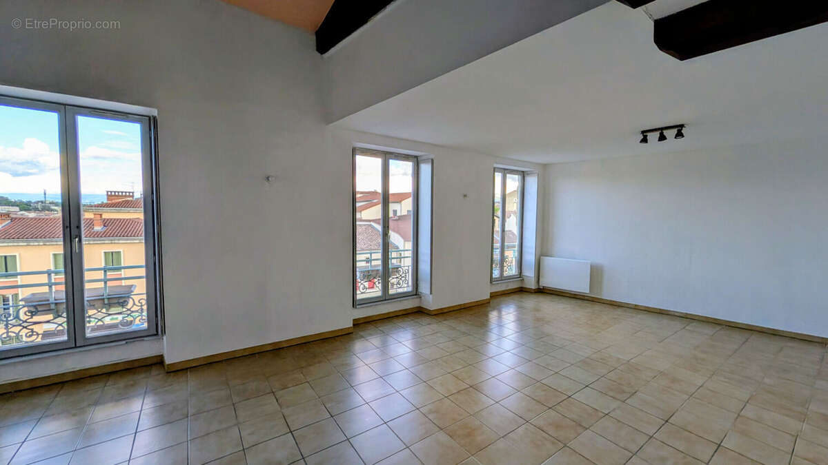 Appartement à BOURG-DE-PEAGE