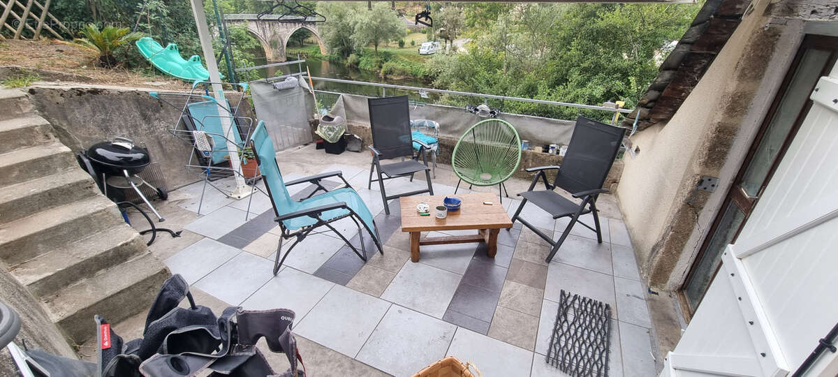 Maison à ENTRAYGUES-SUR-TRUYERE