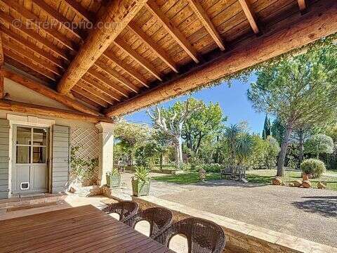 Maison 186 m² à Saint-Remy-De-Provence  - photo 2