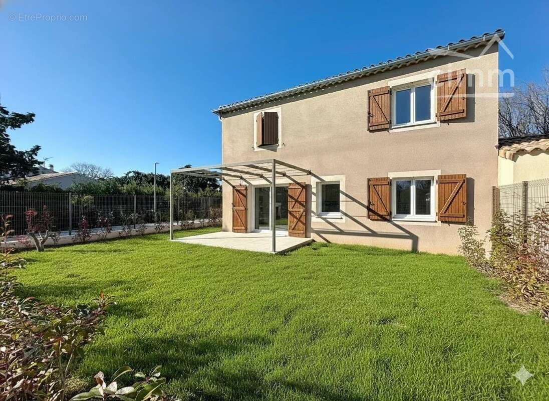 Maison à L&#039;ISLE-SUR-LA-SORGUE