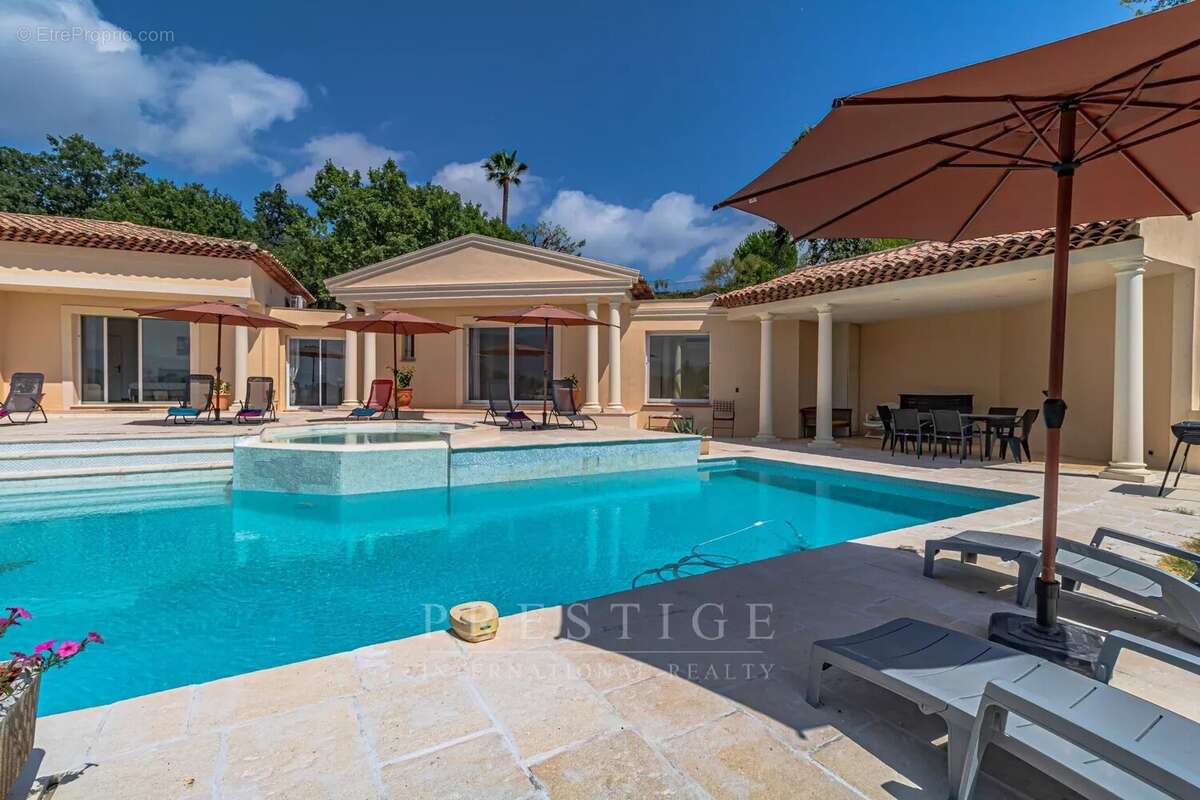 Chateauneuf de grasse, villa florentine 365m² garage, piscine, terrain 4000m² - photo 14