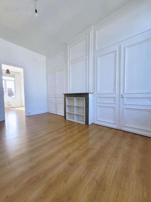 Appartement Lille  rue des postes  T2 de 41m² - photo 2