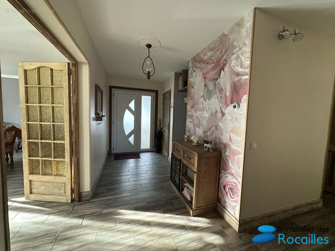 Maison à LA ROCHE-SUR-FORON