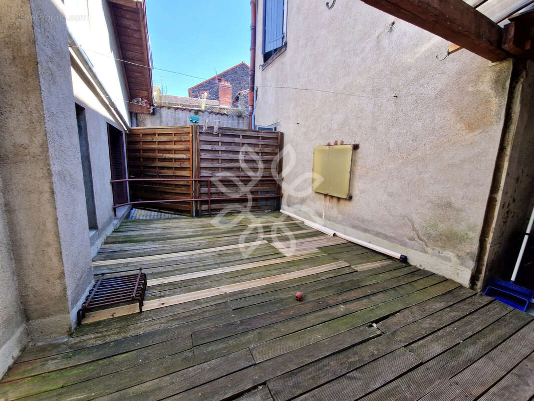 Maison à SAINT-GEORGES-D&#039;AURAC