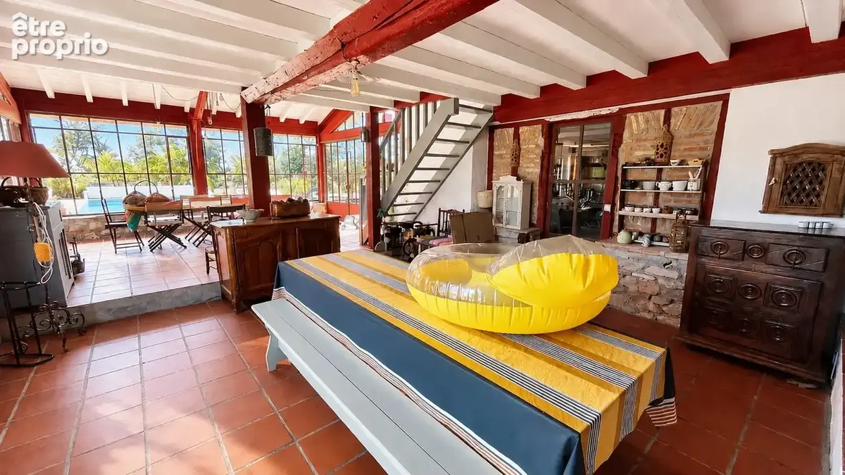 Superbe maison de caractere du 18ème de type t7 de 275 m2 + exceptionnelle dependance de 117 m2 comprenant veranda, open space,  - photo 26