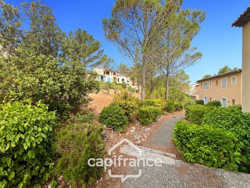 DOMAINE DE PONT ROYAL – Bastidon climatisé de 44 m², ravalé et parfaitement entretenu, avec jardin, 2 chambres et place de parki - photo 6