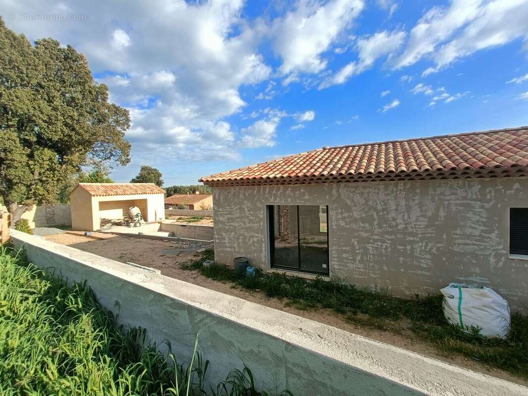 Maison 180 m² à Regusse  - photo 4