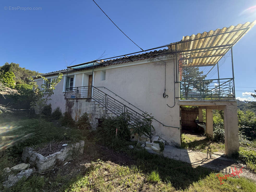 Maison à ENTRECHAUX