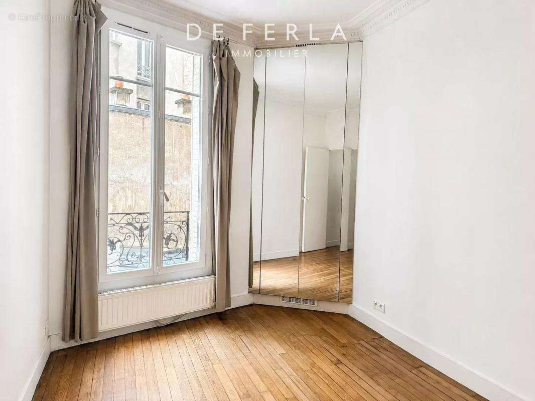 Appartement à PARIS-14E