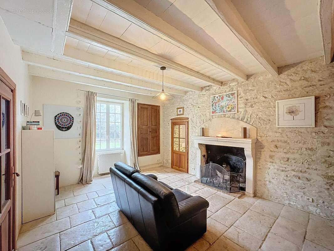 Photo 4 - Maison à VOUZAILLES