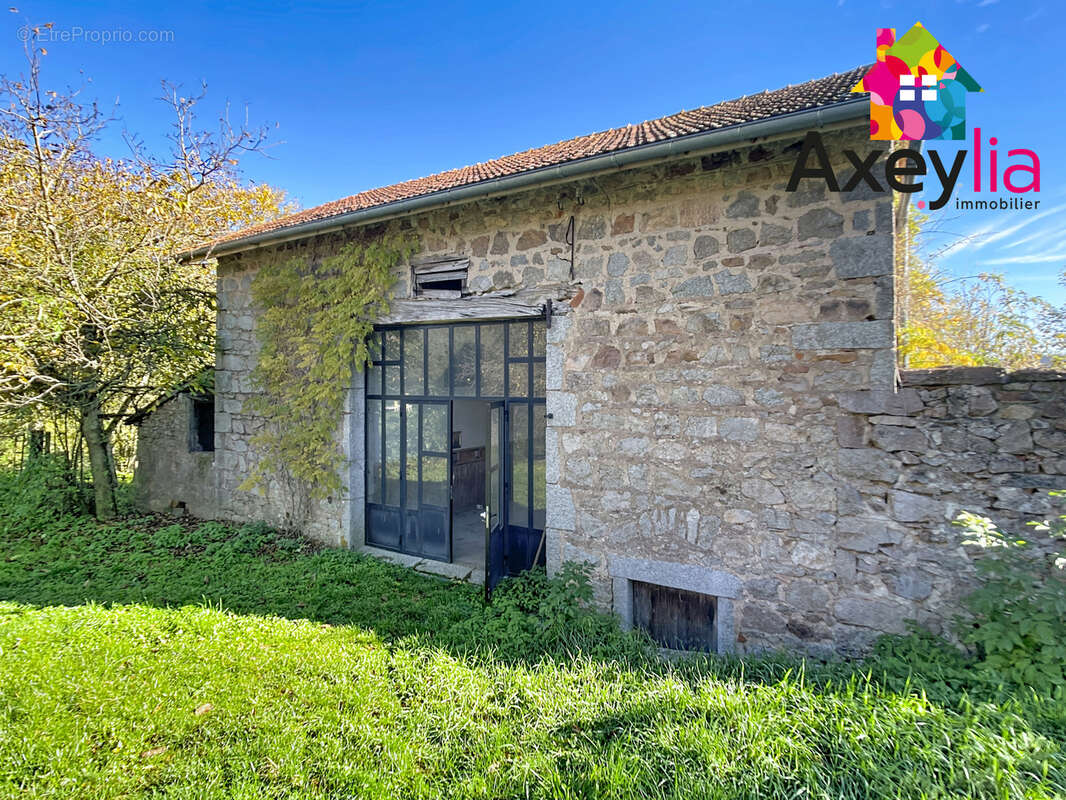 Maison à SAINT-BONNET-DES-QUARTS