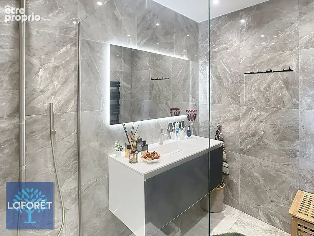 Co-Exclusivité : Superbe & spacieux appartement 2 pièces rénové - vue mer - Cannes - photo 11