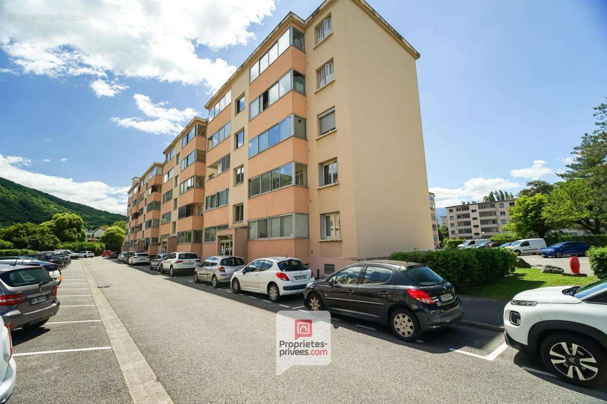 Appartement à SAINT-MARTIN-D'HERES