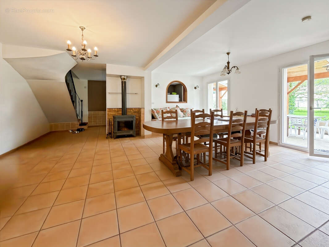 Maison à SAINT-DIDIER-DE-FORMANS