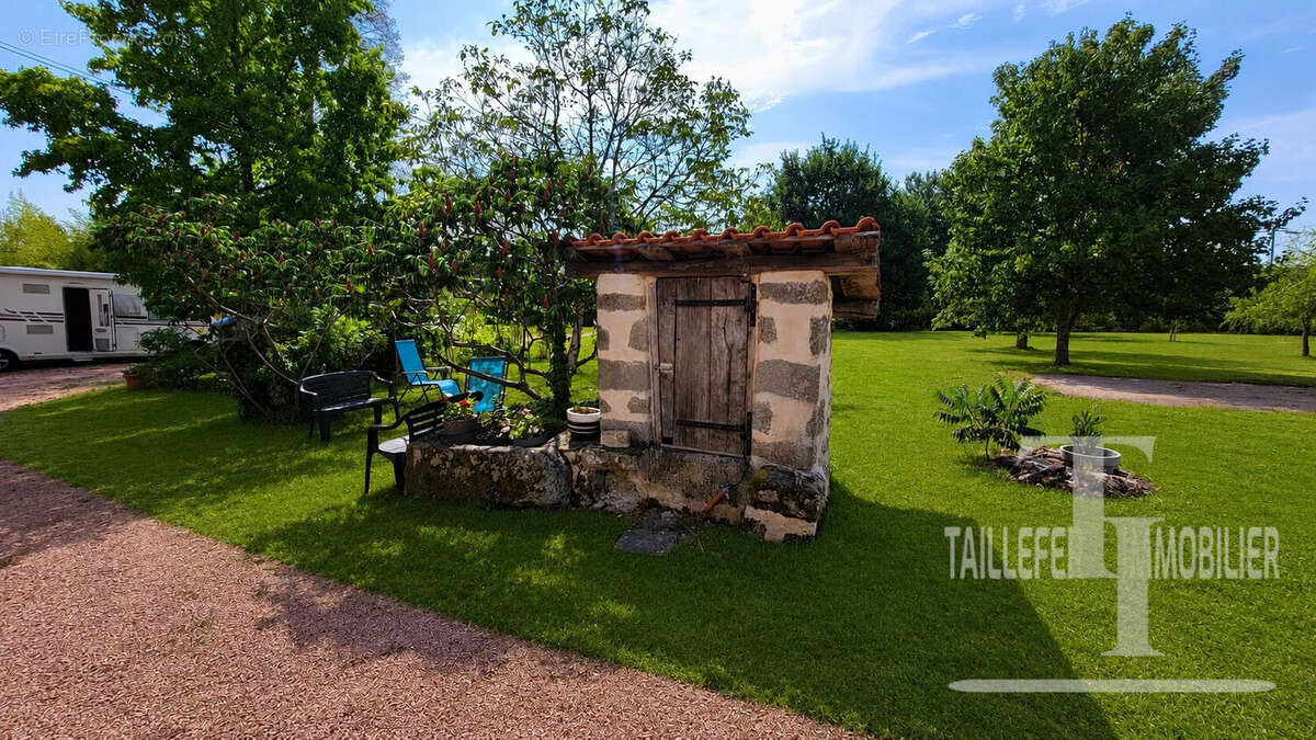Maison 260 m² à Saint-Saud-Lacoussiere  - photo 6