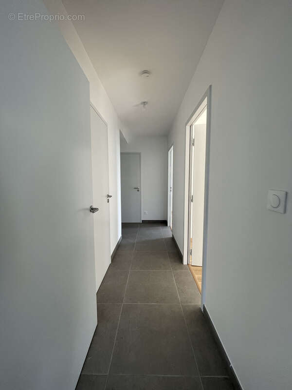 Appartement à LA TOUR-DE-SALVAGNY