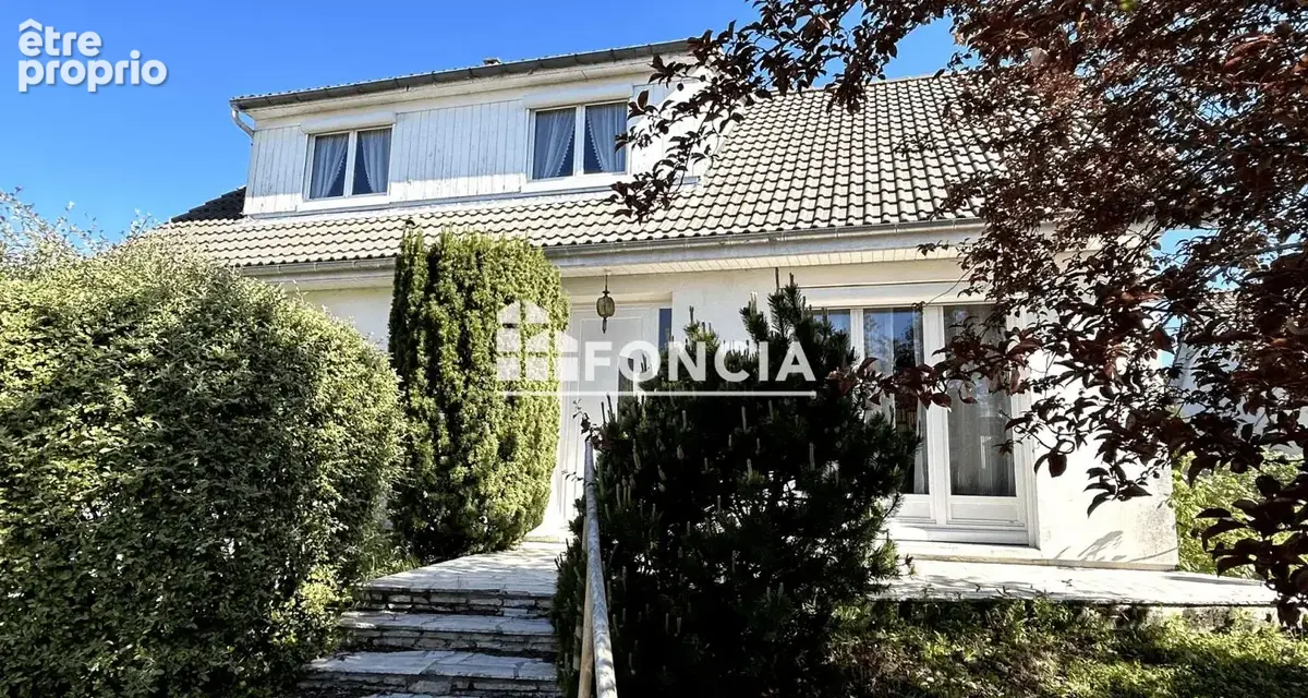 Maison familiale sur sous-sol total au coeur d'un secteur prise - photo 2