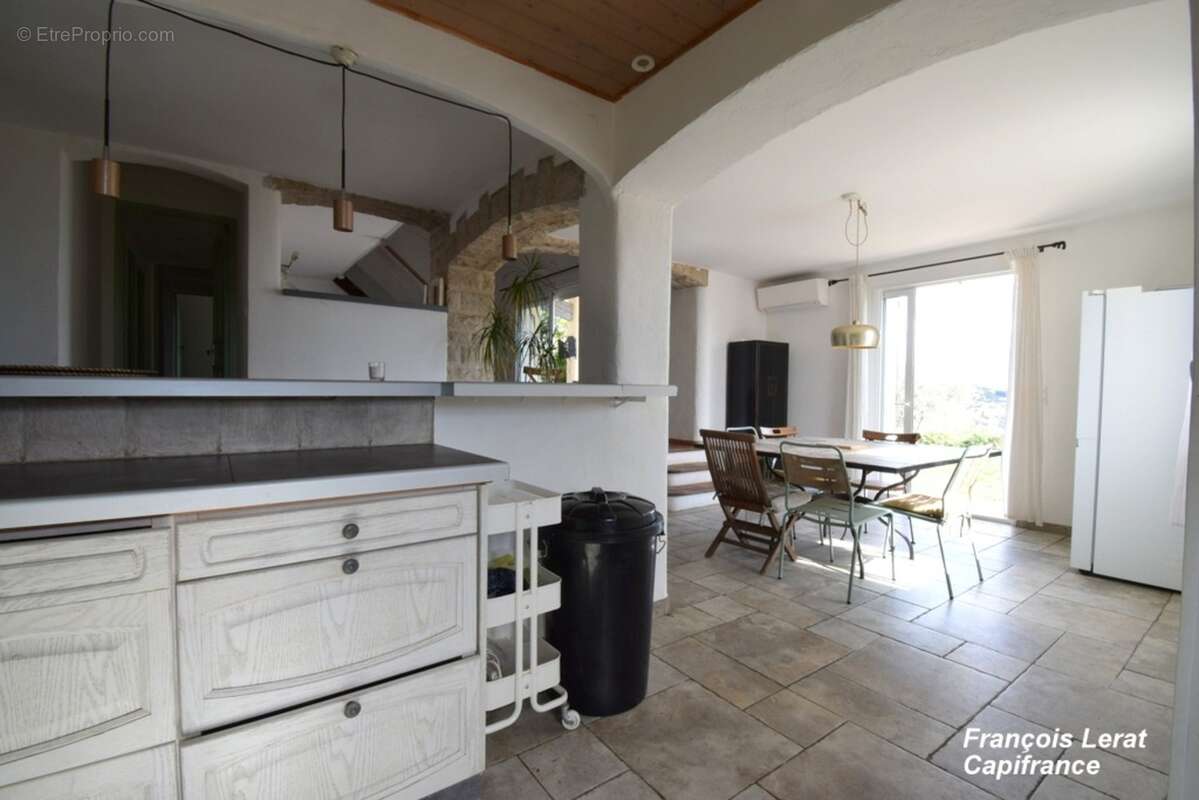Maison à vendre 7 pièces MANOSQUE (04) - Quartier La Rochette - 169 m² habitable - 4 chambres - Piscine - Garage - 647 000 € hon - photo 10