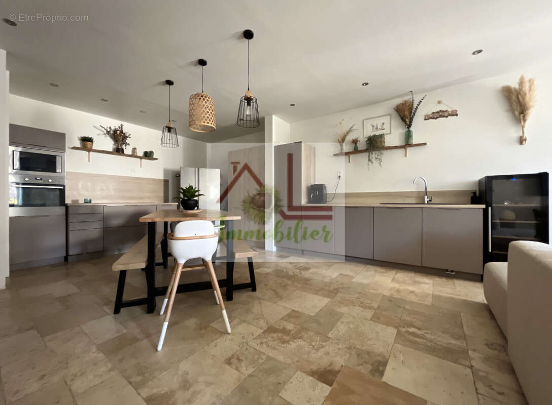 Maison à BERRIAS-ET-CASTELJAU