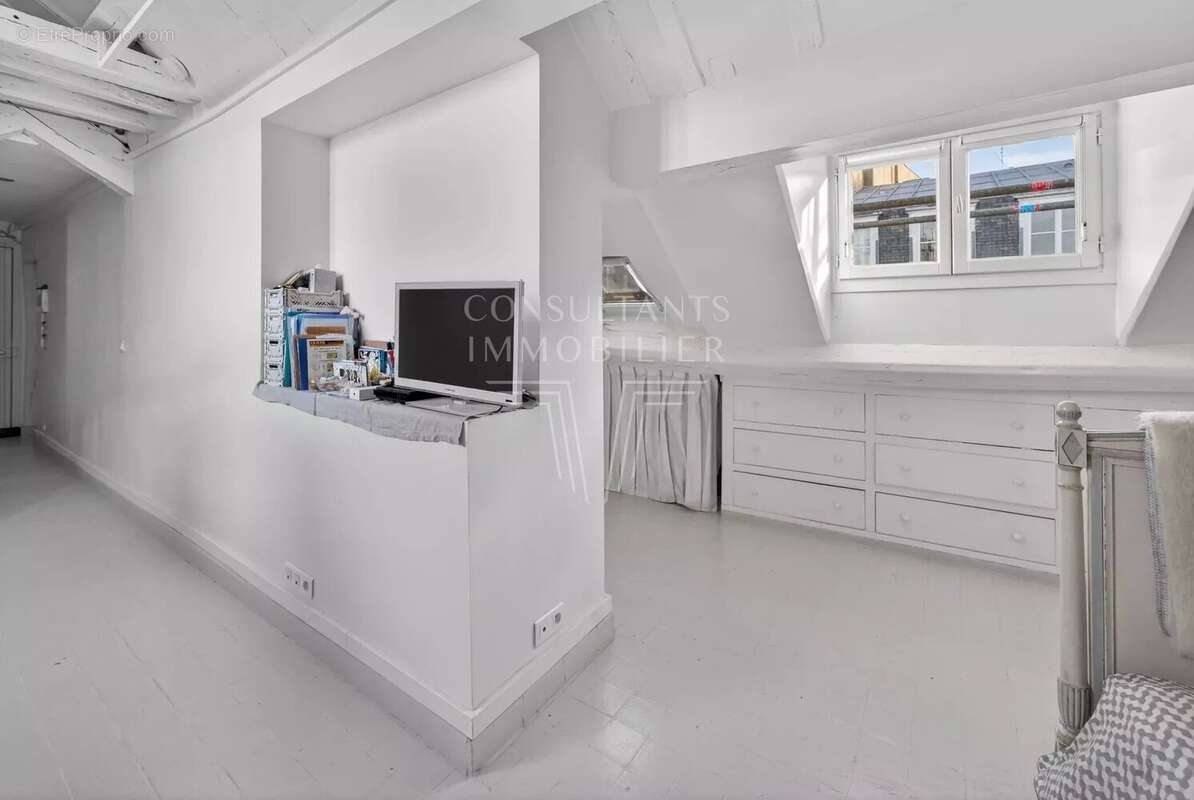 Appartement à PARIS-7E