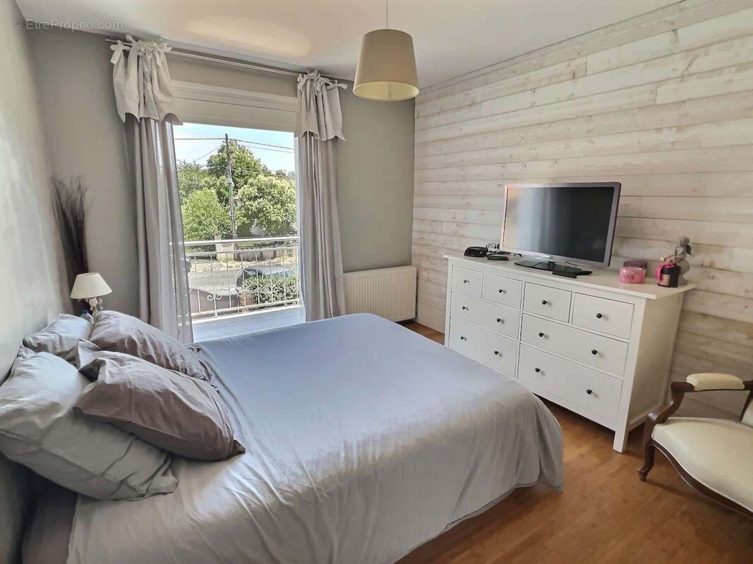 Villeneuve-sur-Lot maison entièrement rénovée avec goût de 142 m² sur un terrain d'environ 650 m². Coup de coeur assuré pour cet - photo 6