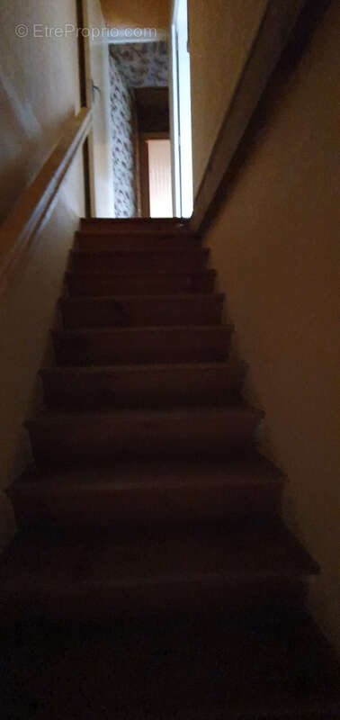 Maison à SAINT-MEME-LES-CARRIERES