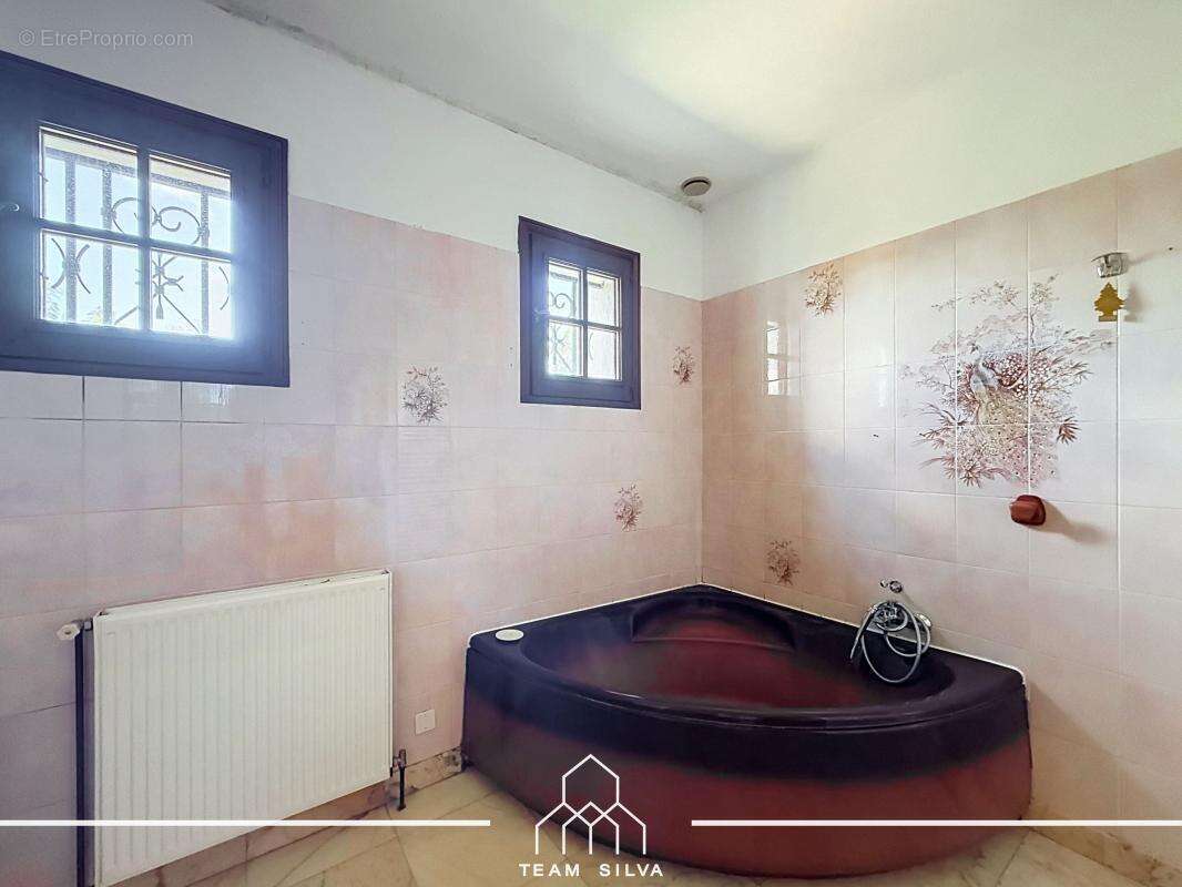 Maison 220 m² à Ternay  - photo 26