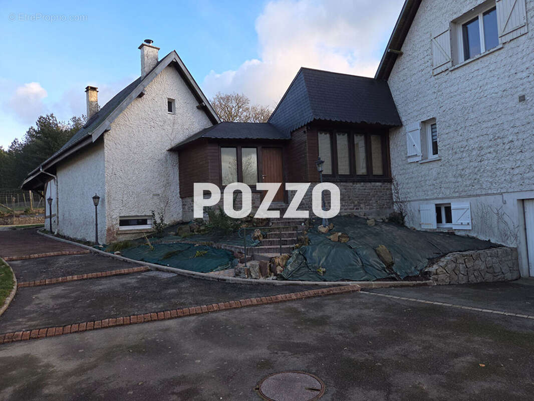 A VENDRE Maison de 250 m² Saint Martin- des- Besaces 14350. - photo 16