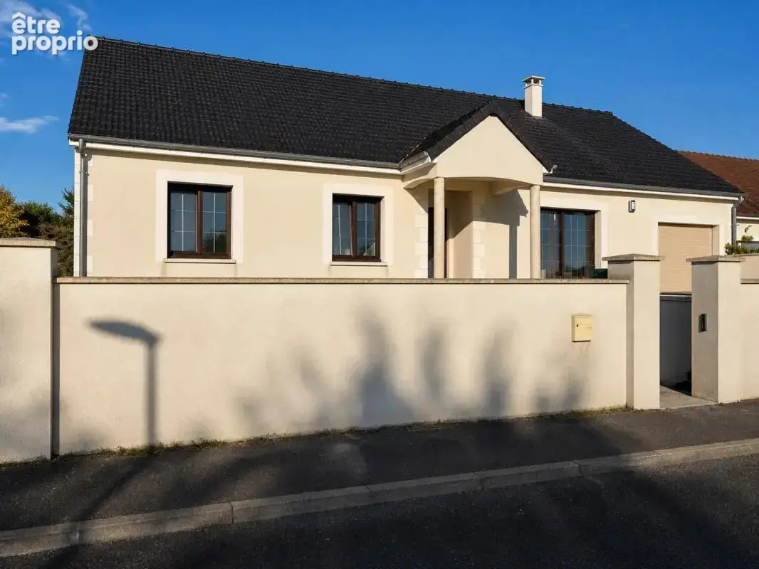 Maison de 4 pièces de 120 m² à Bourges - photo 2