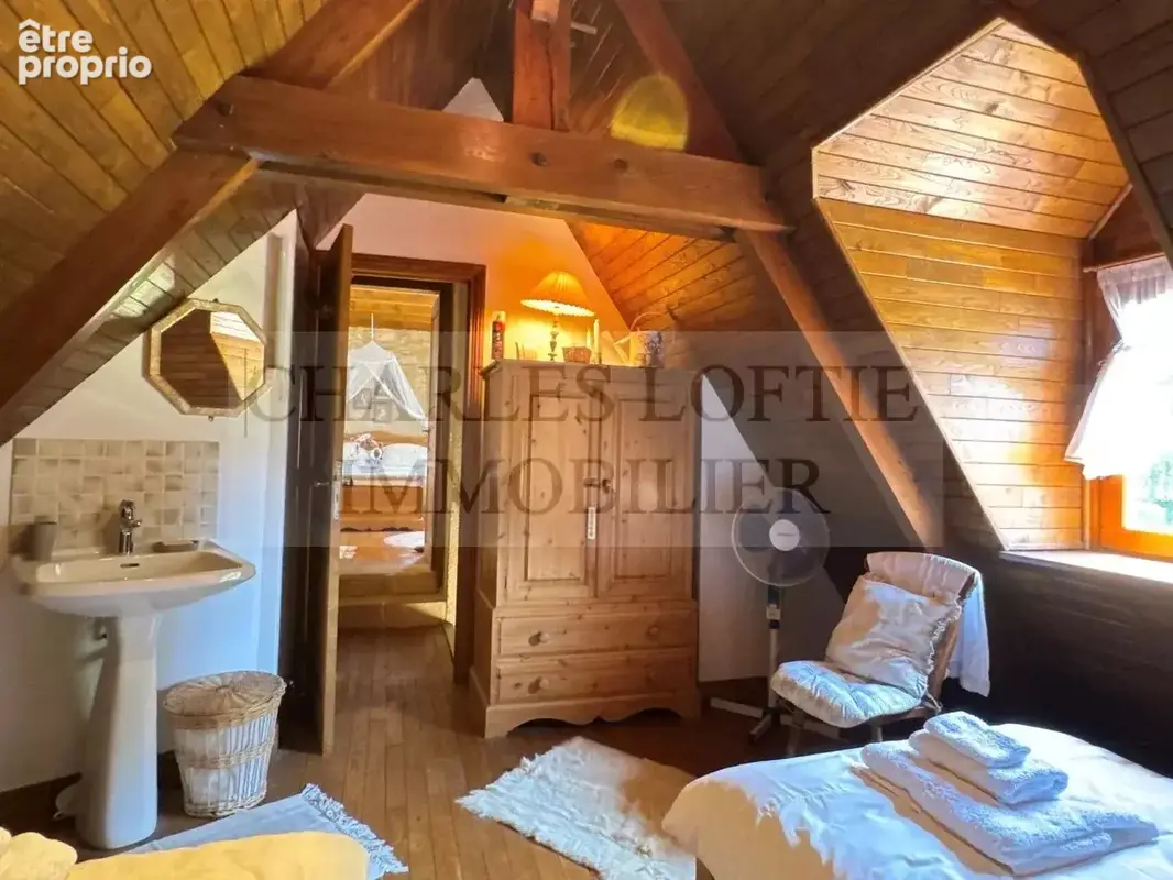 Charmante maison en pierre avec piscine, sur un terrain de 3800 m² , aux portes d’un village vivant de la Bouriane. - photo 18