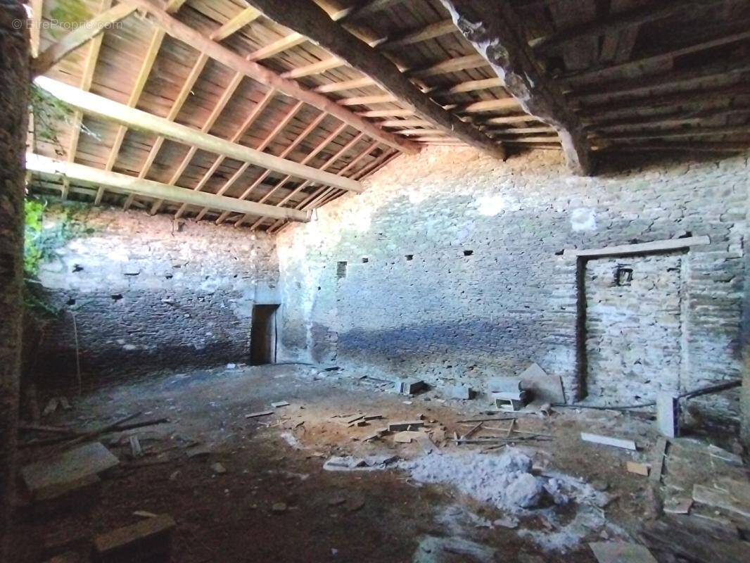 Maison à LA CHAPELLE-BASSE-MER