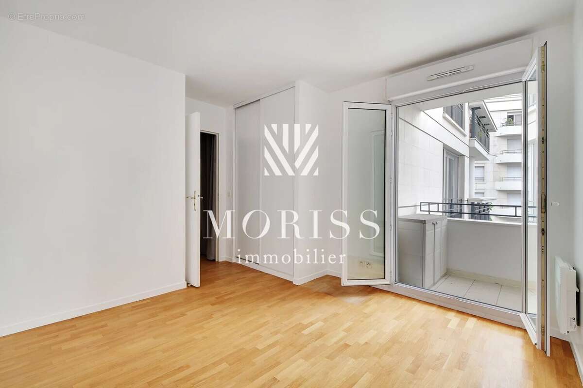 Appartement à COURBEVOIE