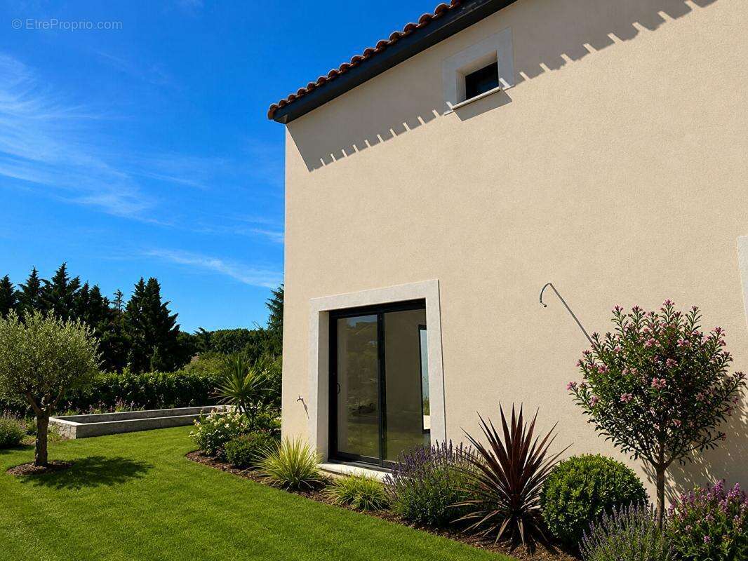 Villa 4 pièces de 96 m² avec garage et piscine sur 355 m² de terrain - photo 2